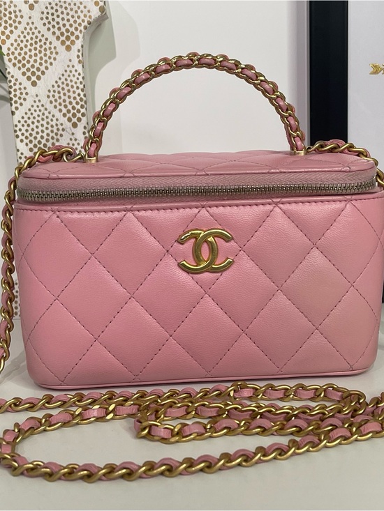 CHANEL Handbags - CHANEL Pink Quilted Vanity Crossbody with Gold Chain